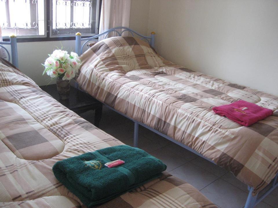 Srikrung Guesthouse Аюттхая Номер фото